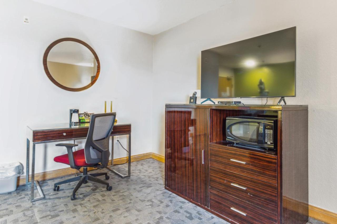 Отель Super 8 By Wyndham Uniontown Pa Экстерьер фото